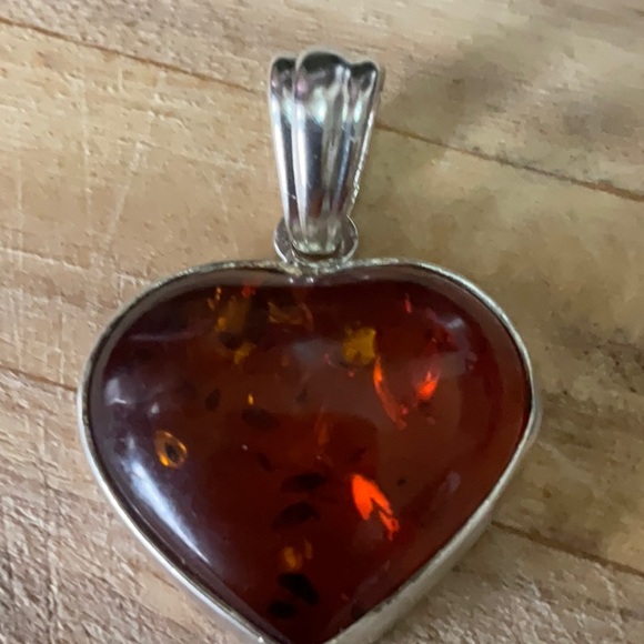 Sterling Silver and Amber Pendent - Picture 2 of 6